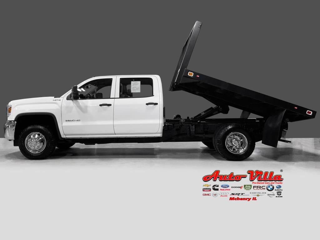 2018 GMC Sierra 4WD Crew Cab Chassis's photo